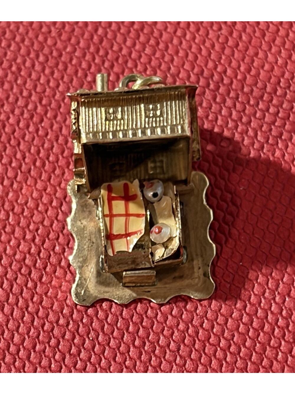 Vintage 14K Solid Yellow Gold Bird Cabin Opens Sleeping Birds Charm 1.3 Grams